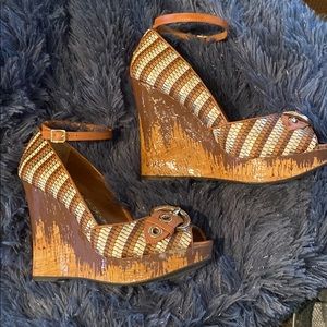 BCBG platform wedge 8